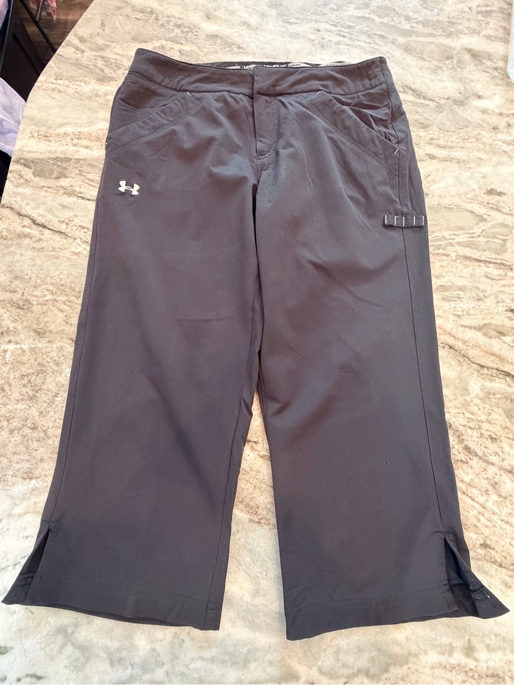 Under Armour Black Performance Golf Capri Pants Size 4